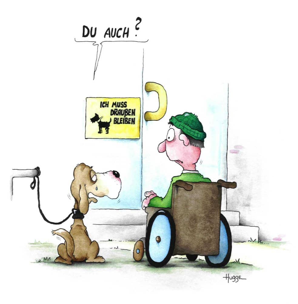 Cartoon der einen Hund zeigt, der einen Rollstuhlfahrer fragt: Du auch?. Beide stehen vor einer nicht Barrierefreihen Tür mit dem Hinweis für Hunde: 'Ich muss draussen bleiben.'